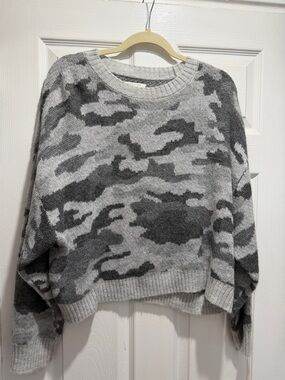 American Eagle women’s camo oversized sweater; women’s medium